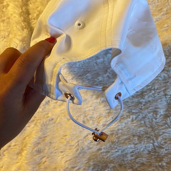 RARE Black clover white baseball cap - Picture 6 of 6